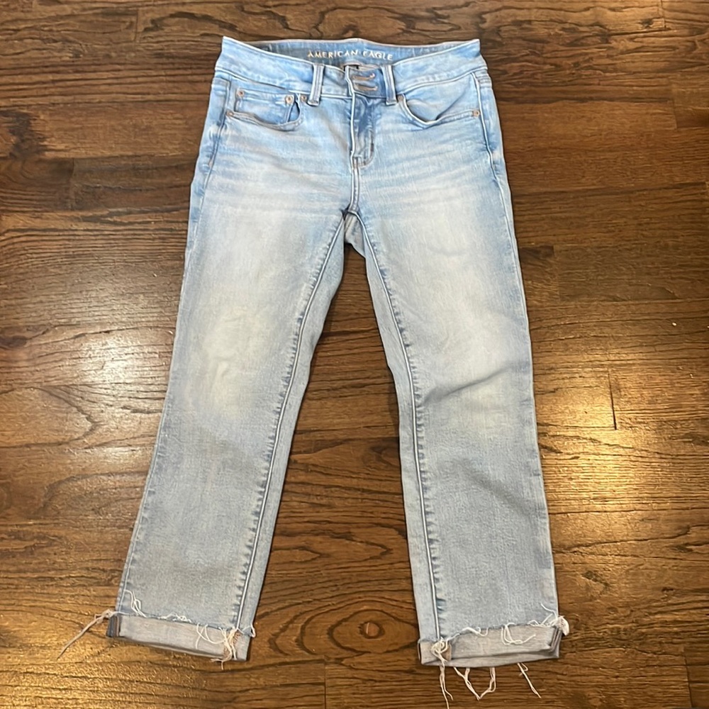EUC American Eagle cropped jeans